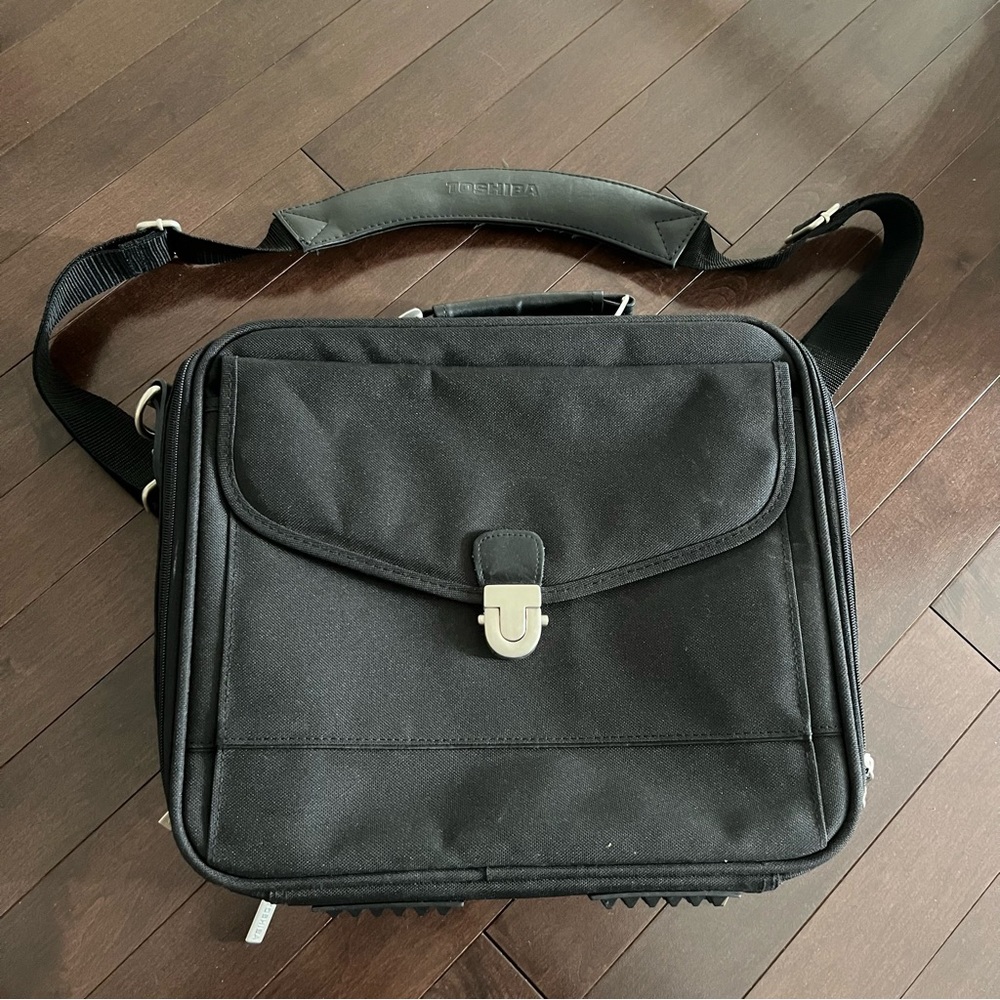 Toshiba laptop bag
